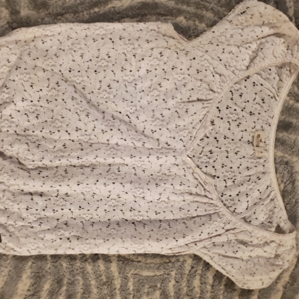 Hollister white flowered lace top size med
